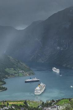 Geiranger fjord, Norway - by: Sergey Bogomyako