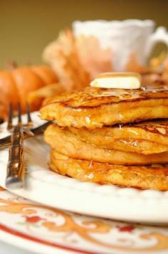 Pumpkin Pancakes - Fall Pumpkin Recipes #pumpkinpancakes