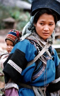 China | Sui Woman and Child, Yunnan. © Jin Fei Bao of Kunming