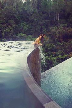Honeymoon in Bali: Infinity Pool in Ubud. Read more: memorablewedding....