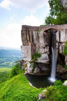 Lover’s Leap Falls in Rock City near Chattanooga, Tennessee, USA