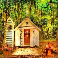 The smallest church in America is located on the #Georgia Coast and seats only 13 people!