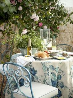 
                    
                        French-Inspired Garden Dining
                    
                