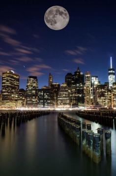 0ce4n-g0d: Super moon over the Brooklyn Bridge Park in New York City, NY, USA