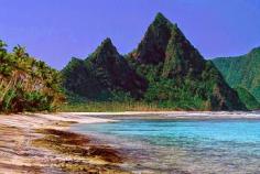 
                    
                        Parque Nacional de Samoa Americana incluye bosques paleotrópico lluvia, los arrecifes de coral de aguas cristalinas y playas de arena blanca
                    
                