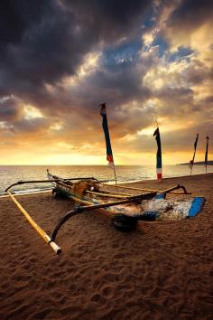 
                    
                        Senggigi Beach Lombok, beautiful places to visit in Indonesia.
                    
                