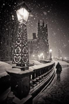 
                    
                        Snowy Night, Edinburgh, Scotland photo via digi
                    
                