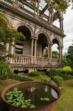 
                    
                        Mansion ruins in Talisay / Philippines (by remarlapastora).
                    
                