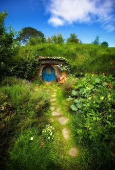 
                    
                        Experience the Lord of the Rings and see the hobbit homes in New Zealand
                    
                
