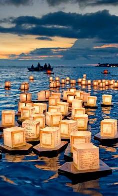 
                    
                        Floating Lantern Festival, Honolulu ,USA
                    
                