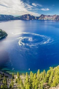 
                    
                        The Giant Lake Swirl Phenomenon, Carter Lake Oregon
                    
                
