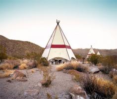 
                        
                            Photographer Captures the Beauty of Rest Stops Along American Highways | Mental Floss
                        
                    