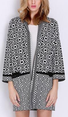 
                        
                            Black White Long Sleeve Geometric Print Cardigan Sweater. Perfect for the fall :)
                        
                    