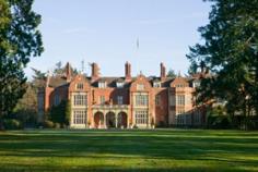 Travel to the heart of Hampshire with this dinner for two at the delightful Tylney Hall. Dining in the award-winning Oak Room Restaurant, you'll take in views over the hotel's immaculately manicured gardens as you tuck in to three courses of expertly prepared, tasty cuisine. With its domed ceiling, oak panelled walls and gentle piano tinkling in the corner, this is a truly classic dinnig experience. Location: Hampshire (South East)