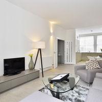 These London apartments are in the heart of the city area, just off of Clerkenwell Road and between Barbican and Farringdon. Located down a quiet side street, these apartment allow guests to enjoy a peaceful stay whilst being just a stone's throw from local amenities, such as cafes and shops. With bright and fresh decor, these apartments provide an airy and relaxing space to call home during your stay. Each apartment has contemporary furnishings and well equipped kitchens, allowing you to enjoy the freedom of a serviced apartment with the luxury of a hotel.