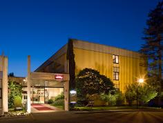 The 3-star Superior Mercure Hotel Saarbrücken Süd has 100 air-conditioned rooms with free WIFI. Our events area is the largest in Saarbrücken's hotel industry and can cater for your events for up to 250 people. The six meeting rooms can be combined, and the highlight of our hotel is the ballroom for celebrations. Arrival: The hotel is 3.7 miles from the main train station and 9.9 miles from the airport. It offers 120 free parking spaces and the nearest exit from the A6 highway is just 109 yards away.