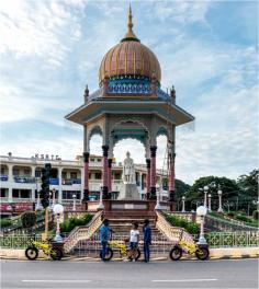 Enjoy fresh air, ride an e-bike and witness a side of Mysore that most tourists don’t get to see.
.
.
.
B:live, India’s first e-bike tour, now riding in Mysore. Call or WhatsApp at 