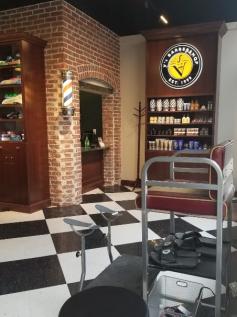 V's Barbershop - Old City Philadelphia || V's Barbershop is a family owned barbershop located in Old City Philadelphia. Our barbers are dedicated to providing a great experience for every customer. Included with each great cut is a hot lather neck shave, hot towel treatment, and optional massage. We welcome customers to come in and relax. || Address: 58 North 2nd Street, Philadelphia, PA 19106, USA || Phone: 445-444-0351 || Website: https://vbarbershop.com/locations/old-city-philadelphia 

