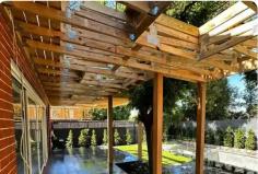 A louvre pergola in Melbourne has become a must-have outdoor feature for the city’s homes. Melbourne Decks and Pergolas understands that finding innovative ways to enjoy outdoor spaces year-round has become a priority for many homeowners. For this reason, we strive to deliver quality and functional decks, pergolas, and verandahs. Our team will work closely with you to help you achieve your vision. We have a proven track record of delivering high-quality projects that meet our clients’ expectations. Our team has completed many projects, from small residential decks to large-scale commercial builds.